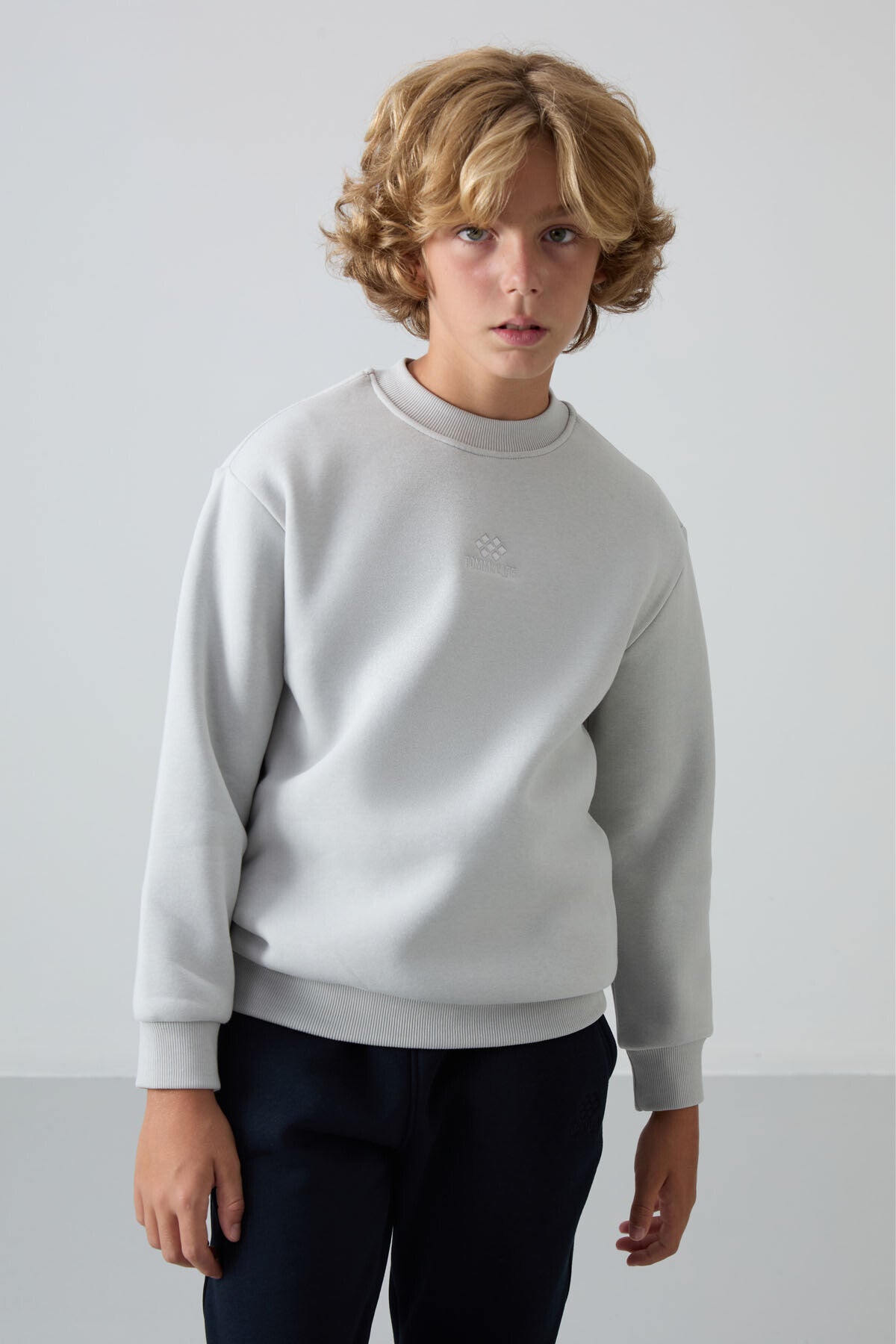 Image of Taş Pamuklu Kalın İçi Tüylü Yumuşak Dokulu Standart Fit Nakışlı Erkek Çocuk Sweatshirt - 11232
