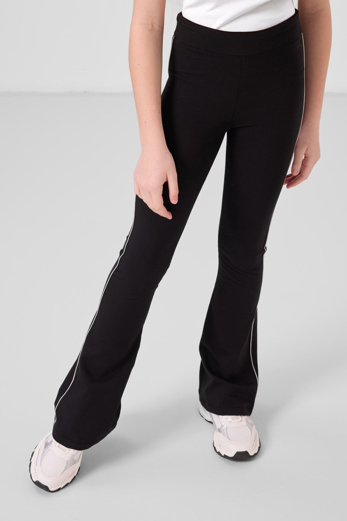 Image of Taş-Siyah Pamuklu O Yaka Standart Fit Basic İspanyol Paça Kız Çocuk Tayt Takım - 75192