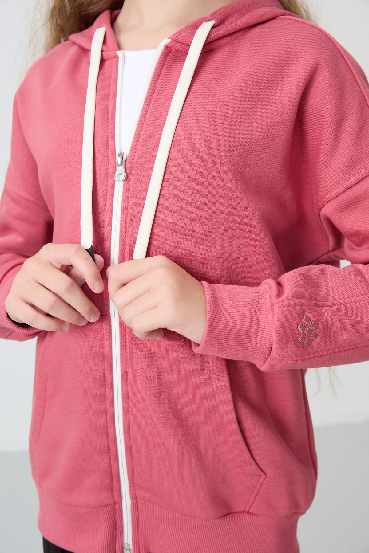 Image of Yaban Gülü Pamuklu İçi Tüylü Yumuşak Dokulu Standart Fit Nakışlı Kız Çocuk Sweatshirt - 75149