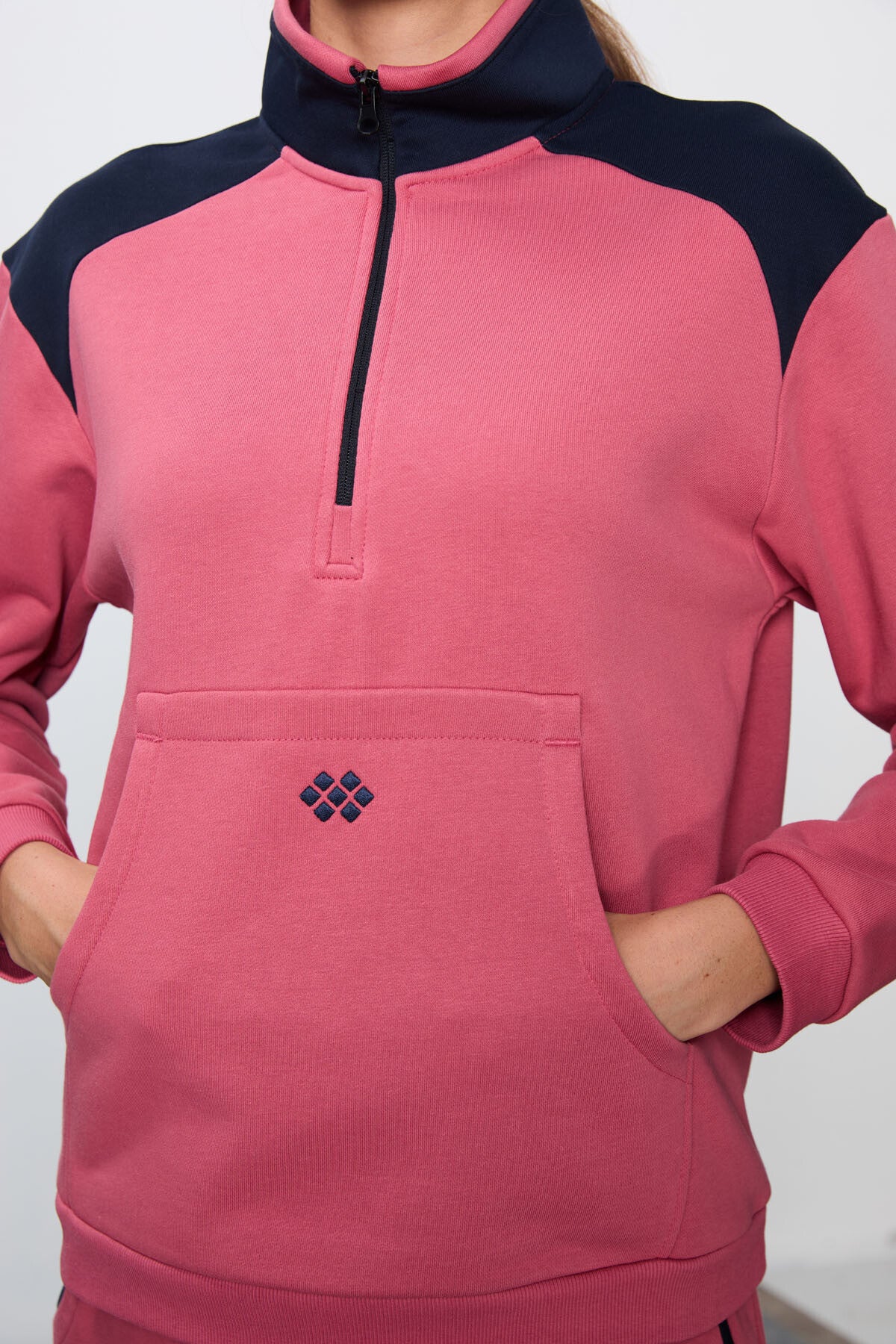 Image of Yaban Gülü Kompakt Pamuklu Kalın Pürüzsüz Dokulu Dik Yaka Oversize Fit Kadın Eşofman Takım - 95342