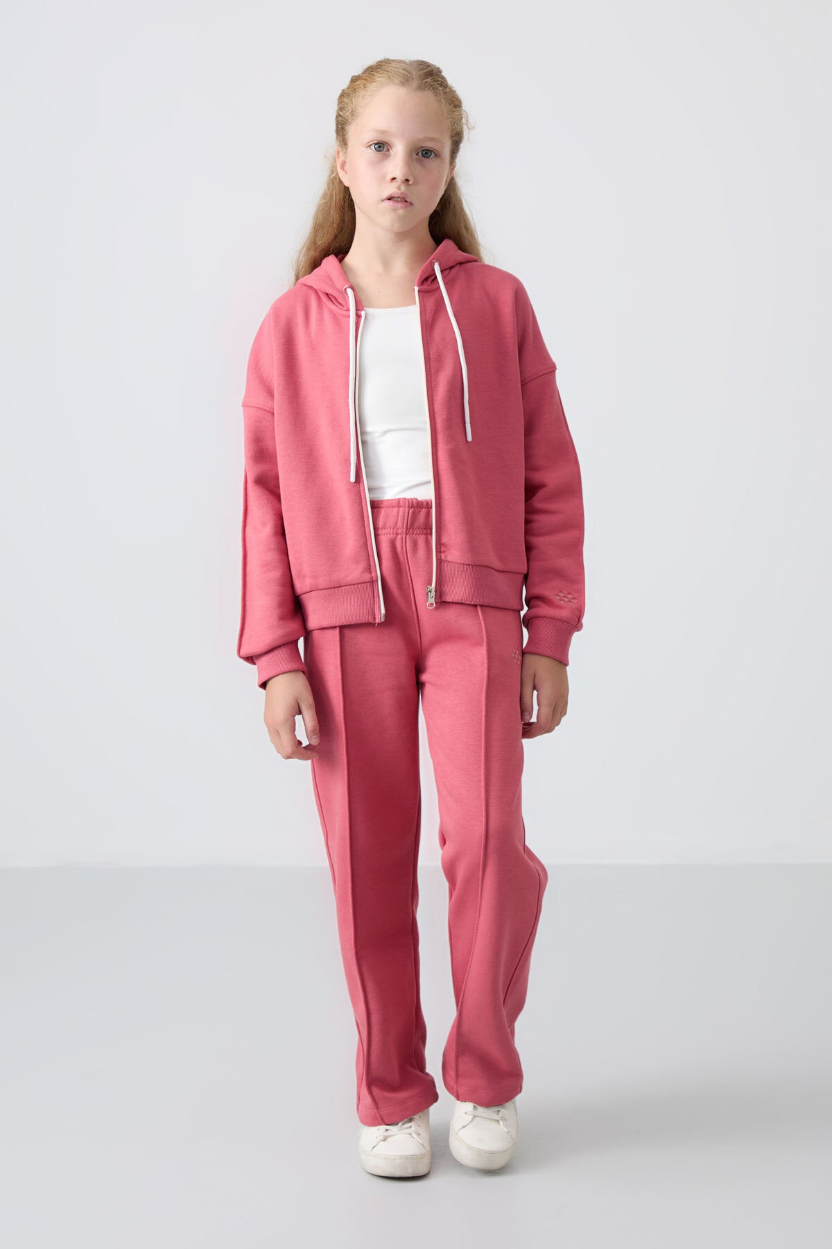 Image of Yaban Gülü Pamuklu İçi Tüylü Yumuşak Dokulu Standart Fit Nakışlı Kız Çocuk Eşofman Takım - 75161