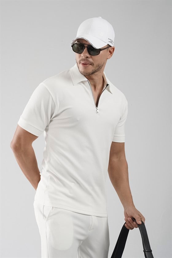 Image of Set format din pantaloni și tricou cu croială regulată și guler cu fermoar.