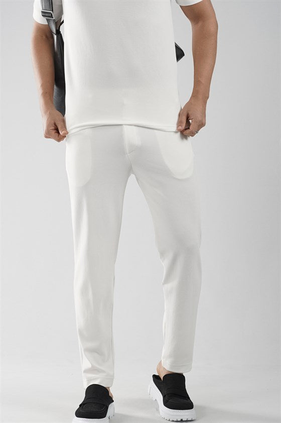 Image of Set format din pantaloni și tricou cu croială regulată și guler cu fermoar.