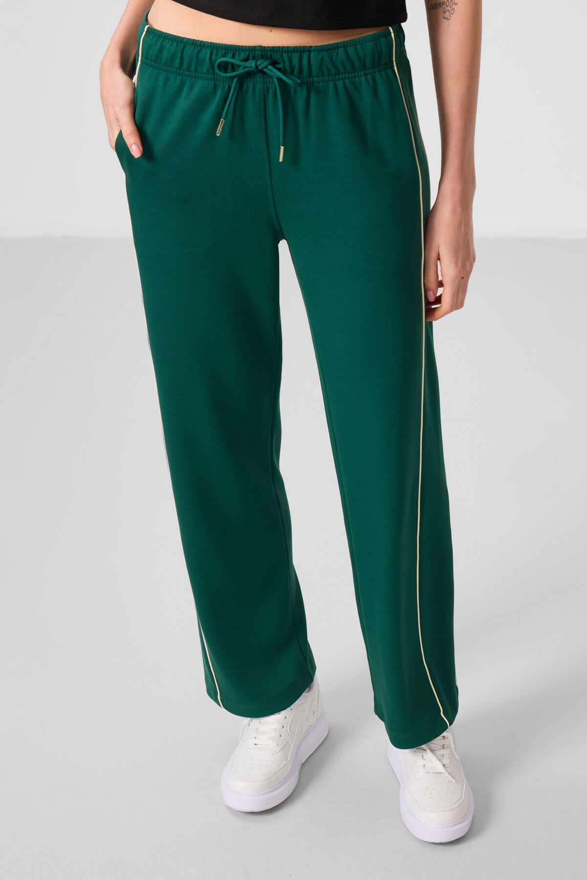Image of Pantaloni palazzo verzi cu textură moale, cu picior larg, pentru femei, cu detalii laterale - 94669