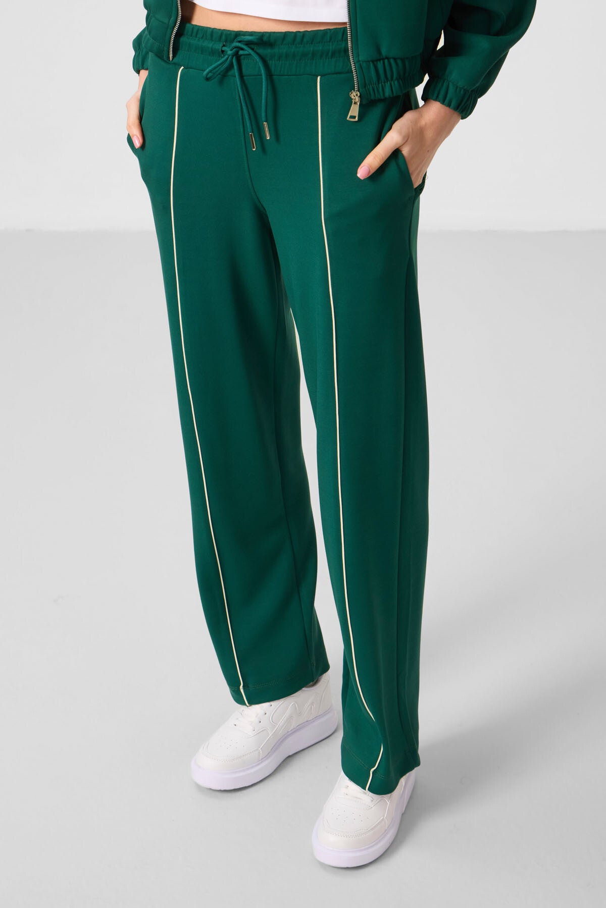 Image of Yeşil Yumuşak Dokulu Dik Yaka Oversize Lastikli Kadın Eşofman Takım - 95349
